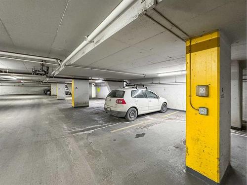 1609-135 13 Avenue Sw, Calgary, AB - Indoor Photo Showing Garage