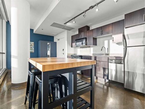 1609-135 13 Avenue Sw, Calgary, AB - Indoor Photo Showing Kitchen With Stainless Steel Kitchen