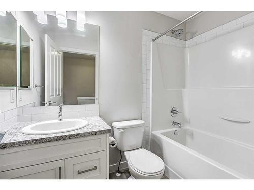 49 Evanscrest Court Nw, Calgary, AB - Indoor Photo Showing Bathroom