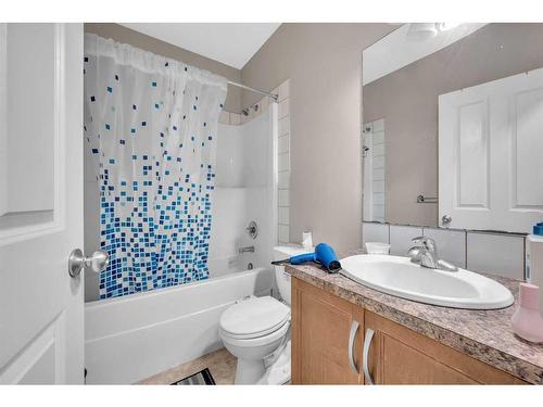 250 Martinwood Place Ne, Calgary, AB - Indoor Photo Showing Bathroom