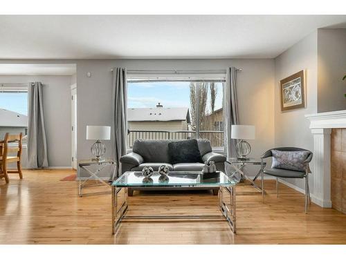 9 Royal Birch Close Nw, Calgary, AB - Indoor Photo Showing Living Room