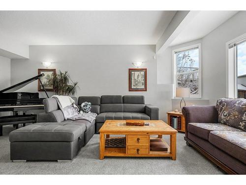 9 Royal Birch Close Nw, Calgary, AB - Indoor Photo Showing Living Room