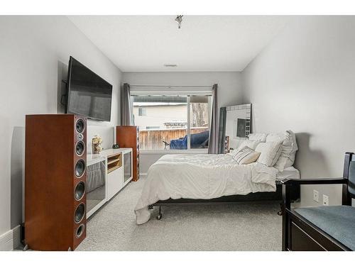 9 Royal Birch Close Nw, Calgary, AB - Indoor Photo Showing Bedroom