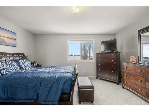 9 Royal Birch Close Nw, Calgary, AB - Indoor Photo Showing Bedroom