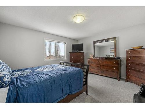 9 Royal Birch Close Nw, Calgary, AB - Indoor Photo Showing Bedroom