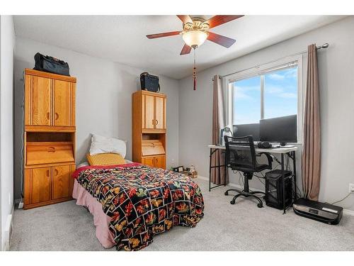 9 Royal Birch Close Nw, Calgary, AB - Indoor Photo Showing Bedroom