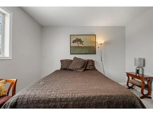 9 Royal Birch Close Nw, Calgary, AB - Indoor Photo Showing Bedroom