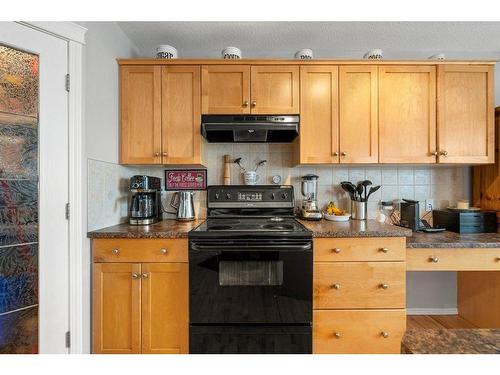 9 Royal Birch Close Nw, Calgary, AB - Indoor Photo Showing Kitchen