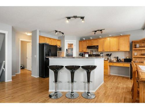 9 Royal Birch Close Nw, Calgary, AB - Indoor Photo Showing Kitchen