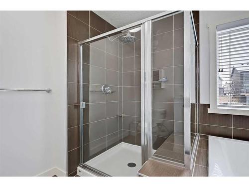 435 Nolan Hill Drive Nw, Calgary, AB - Indoor Photo Showing Bathroom