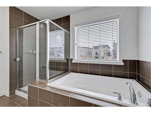 435 Nolan Hill Drive Nw, Calgary, AB - Indoor Photo Showing Bathroom