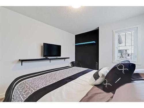 435 Nolan Hill Drive Nw, Calgary, AB - Indoor Photo Showing Bedroom