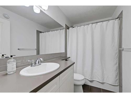 435 Nolan Hill Drive Nw, Calgary, AB - Indoor Photo Showing Bathroom