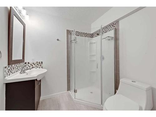 435 Nolan Hill Drive Nw, Calgary, AB - Indoor Photo Showing Bathroom