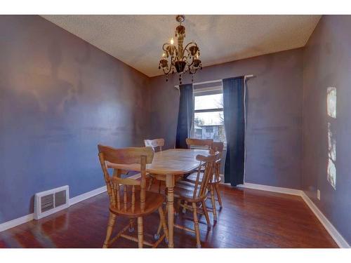 824 9A Street Ne, Calgary, AB - Indoor Photo Showing Dining Room