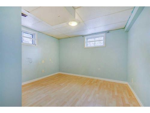 824 9A Street Ne, Calgary, AB - Indoor Photo Showing Other Room