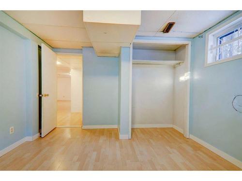 824 9A Street Ne, Calgary, AB - Indoor Photo Showing Other Room