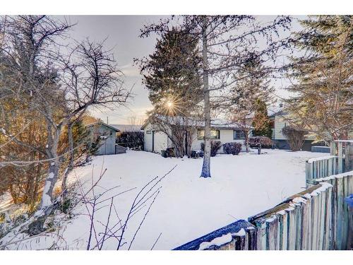 824 9A Street Ne, Calgary, AB - Outdoor