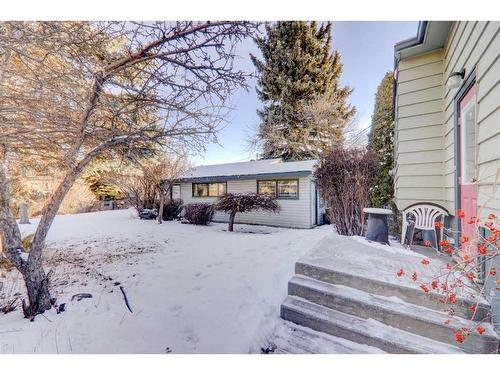 824 9A Street Ne, Calgary, AB - Outdoor