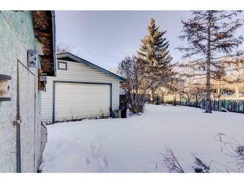 824 9A Street Ne, Calgary, AB - Outdoor