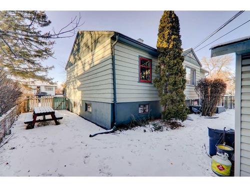 824 9A Street Ne, Calgary, AB - Outdoor With Exterior