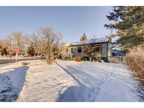 824 9A Street Ne, Calgary, AB - Outdoor