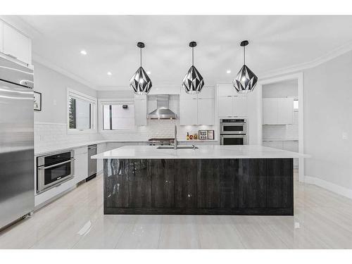 102 Malibou Road Sw, Calgary, AB - Indoor Photo Showing Kitchen With Upgraded Kitchen