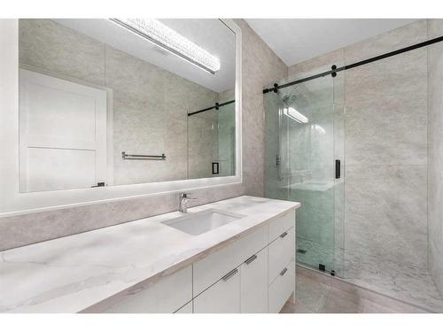 102 Malibou Road Sw, Calgary, AB - Indoor Photo Showing Bathroom