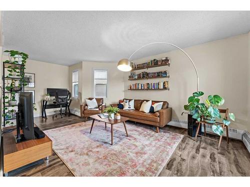 314-2204 1 Street Sw, Calgary, AB - Indoor Photo Showing Living Room