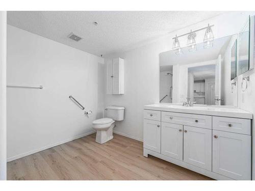 212-5000 Somervale Court Sw, Calgary, AB - Indoor Photo Showing Bathroom