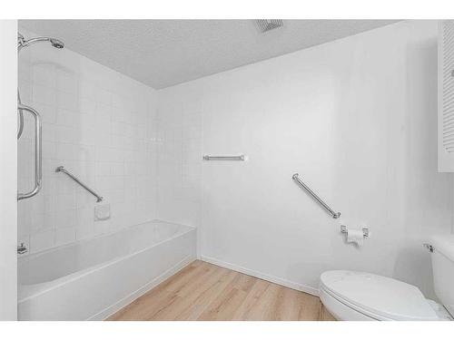 212-5000 Somervale Court Sw, Calgary, AB - Indoor Photo Showing Bathroom