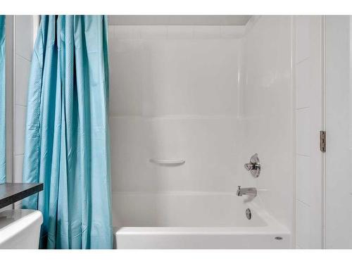 174-300 Marina Drive, Chestermere, AB - Indoor Photo Showing Bathroom