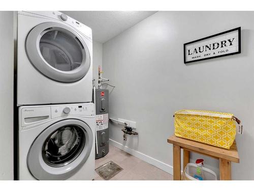 174-300 Marina Drive, Chestermere, AB - Indoor Photo Showing Laundry Room