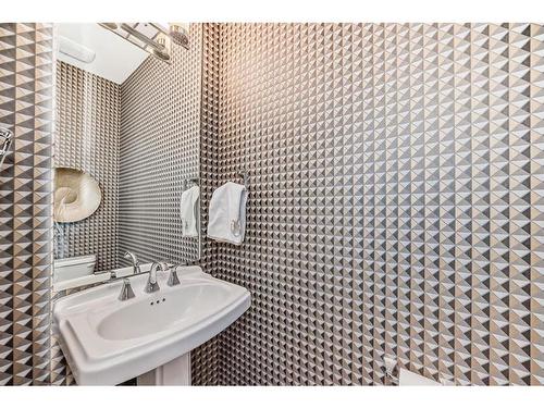 203 Carrington Circle Nw, Calgary, AB -  Photo Showing Bathroom