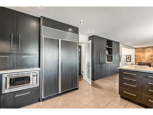 133 Candle Place Sw, Calgary, AB - Indoor Photo Showing Kitchen