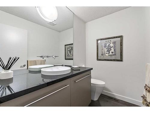 133 Candle Place Sw, Calgary, AB - Indoor Photo Showing Bathroom