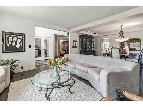 133 Candle Place Sw, Calgary, AB - Indoor Photo Showing Living Room