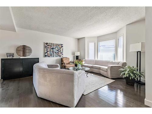 133 Candle Place Sw, Calgary, AB - Indoor Photo Showing Living Room