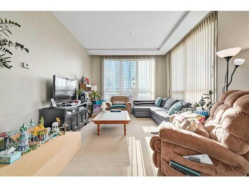 120-8710 Horton Road Sw, Calgary, AB - Indoor Photo Showing Living Room