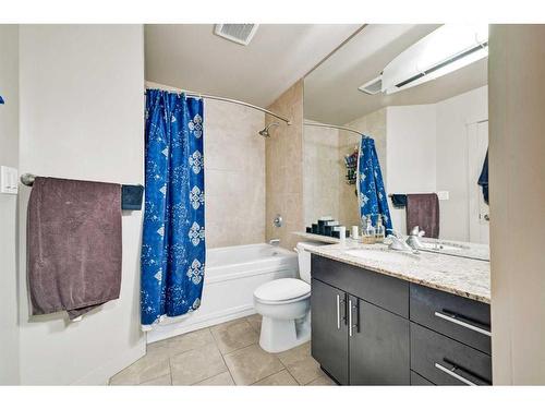 120-8710 Horton Road Sw, Calgary, AB - Indoor Photo Showing Bathroom