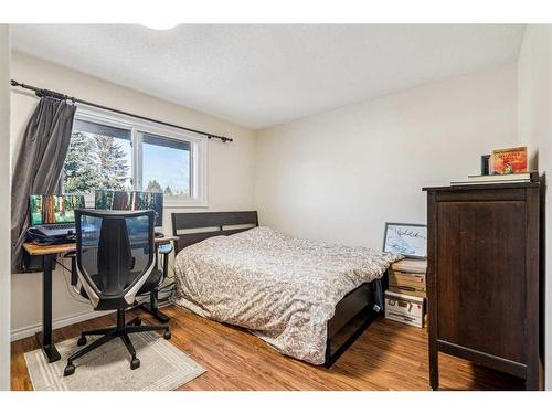 405 Cannington Close Sw, Calgary, AB - Indoor Photo Showing Bedroom