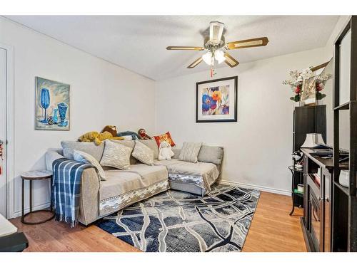 405 Cannington Close Sw, Calgary, AB - Indoor Photo Showing Living Room