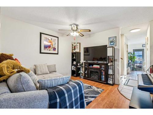 405 Cannington Close Sw, Calgary, AB - Indoor Photo Showing Living Room