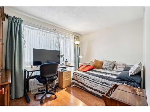 405 Cannington Close Sw, Calgary, AB - Indoor Photo Showing Other Room