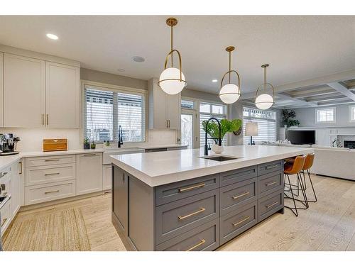 432 Discovery Ridge Bay Sw, Calgary, AB - Indoor Photo Showing Kitchen With Upgraded Kitchen