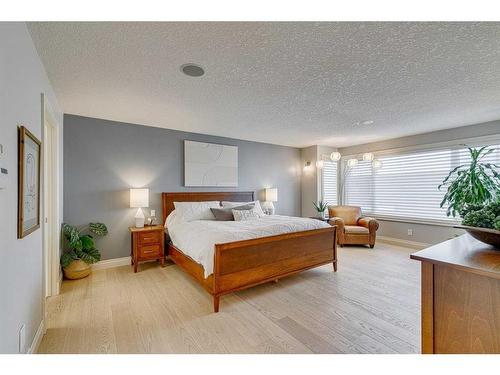 432 Discovery Ridge Bay Sw, Calgary, AB - Indoor Photo Showing Bedroom