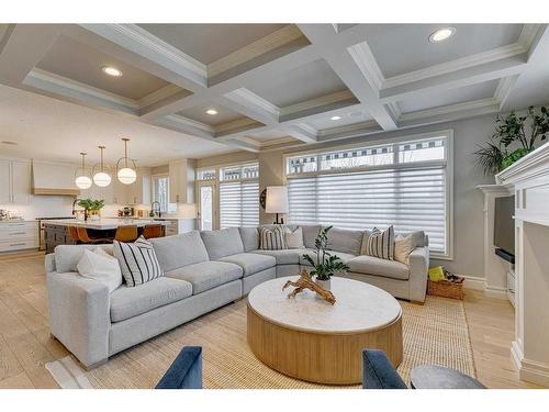 432 Discovery Ridge Bay Sw, Calgary, AB - Indoor Photo Showing Living Room