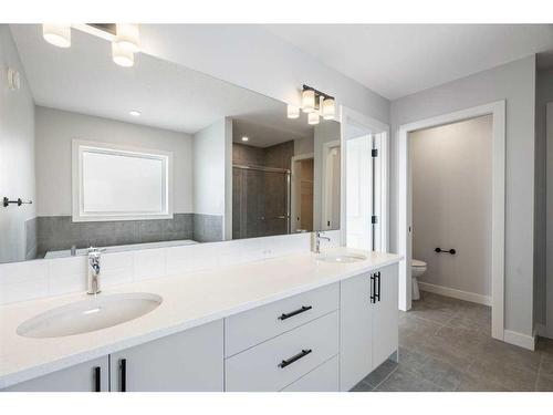 200 Precedence Hill, Cochrane, AB - Indoor Photo Showing Bathroom