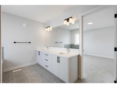 200 Precedence Hill, Cochrane, AB - Indoor Photo Showing Bathroom