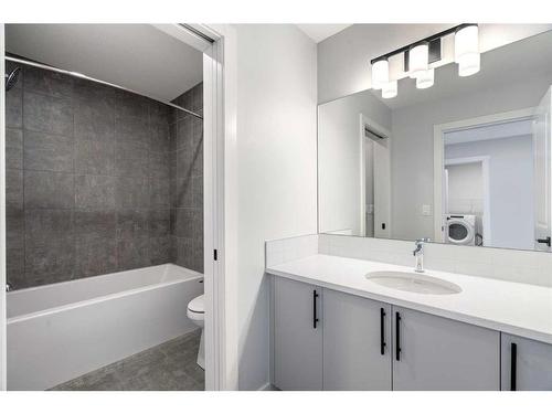 200 Precedence Hill, Cochrane, AB - Indoor Photo Showing Bathroom